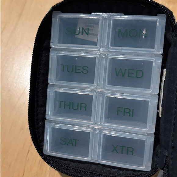 🐈 Vera Bradley Essential Travel Pill Case. Herding Cats. New! - Picture 6 of 10